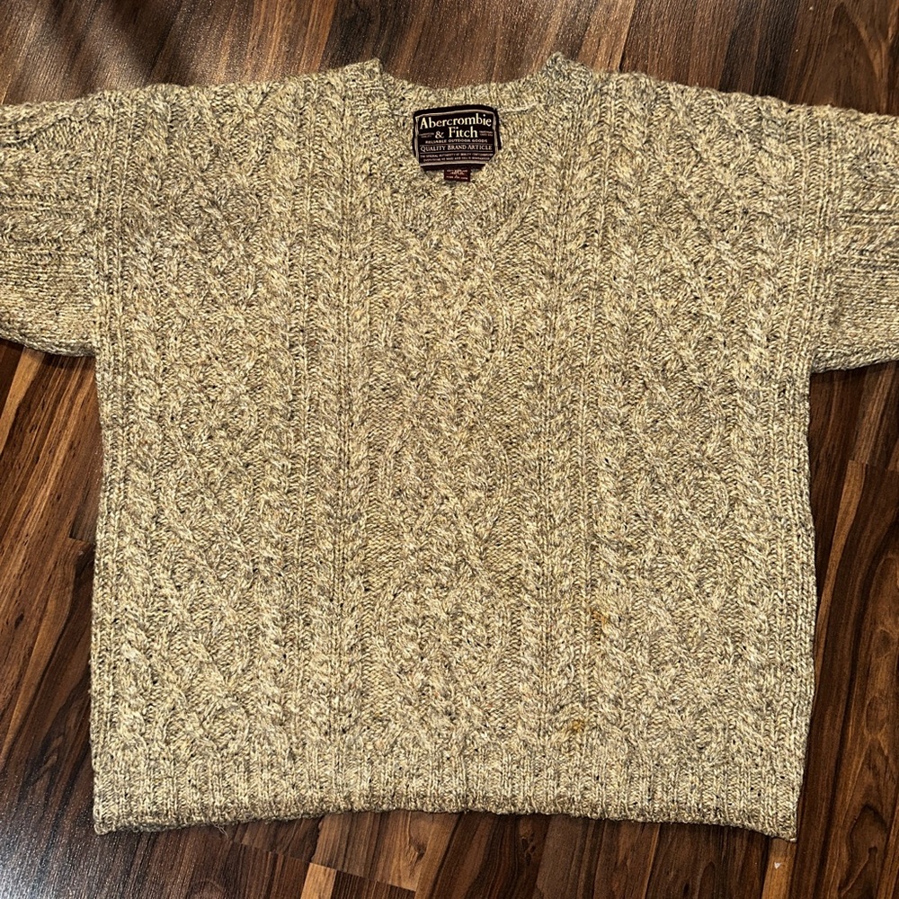 Abercrombie & Fitch V-Neck Sweater in Tan